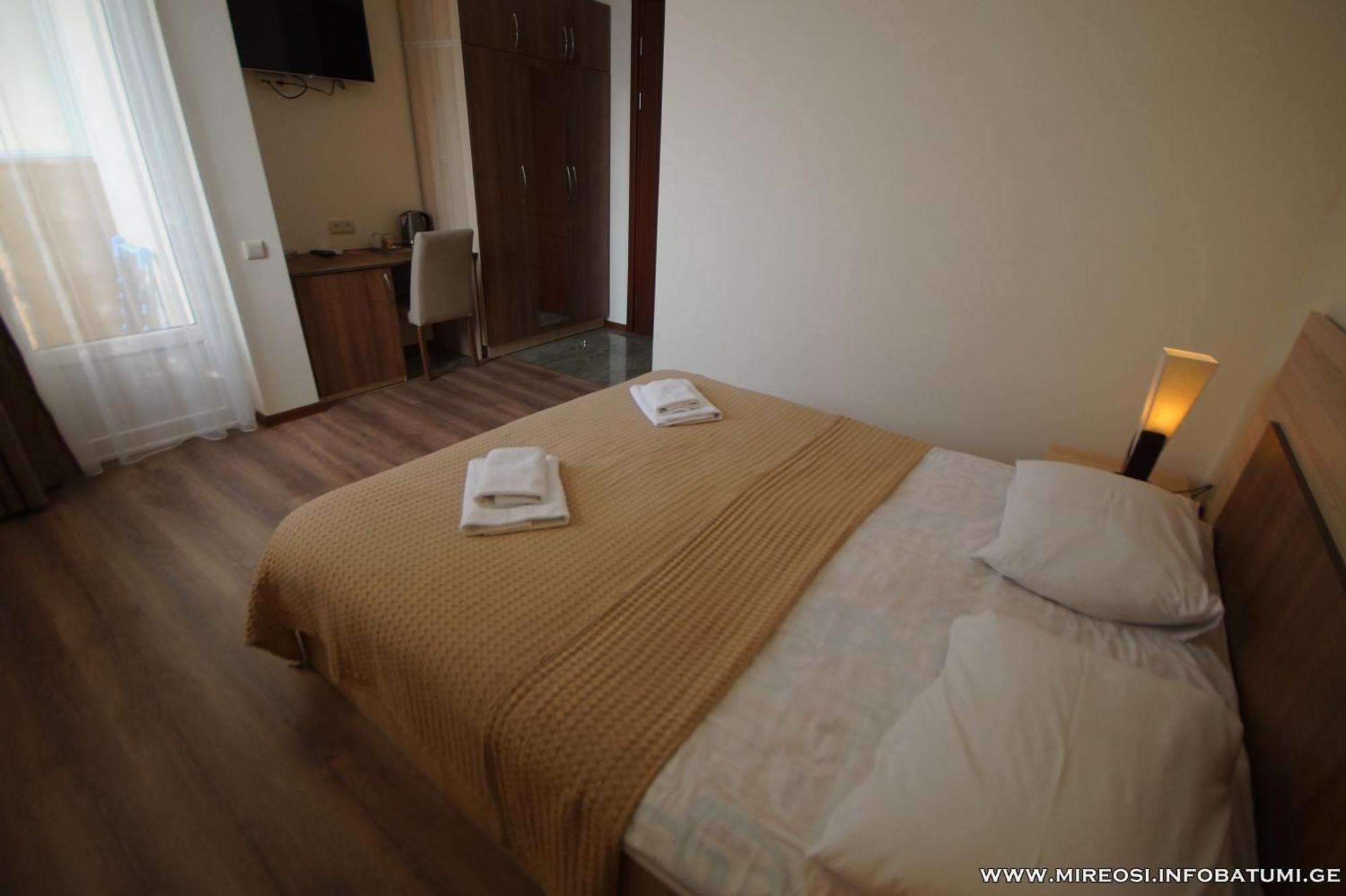 Hotel Mireosi Batumi Exterior photo